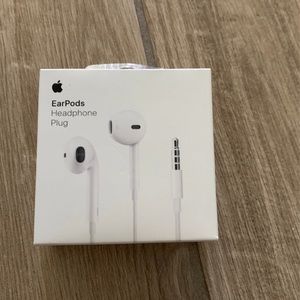 Apple EarPods with Headphone Plug